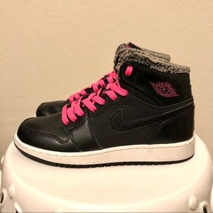 Nike Air Jordan 1 Retro High Black/Pink Fleece